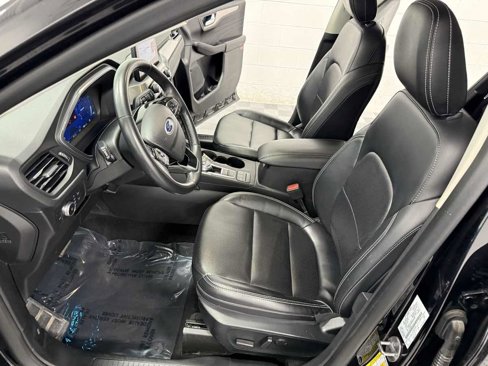 Used 2022 Ford Escape Titanium image 11