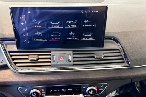 Used 2021 Audi Q5 Premium image 13
