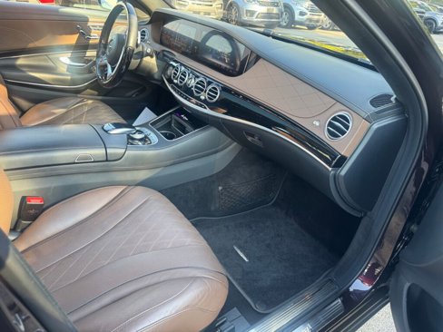 Used 2020 Mercedes-Benz S 560 4MATIC Sedan image 21