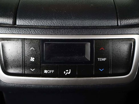 Used 2019 Toyota Highlander LE image 32