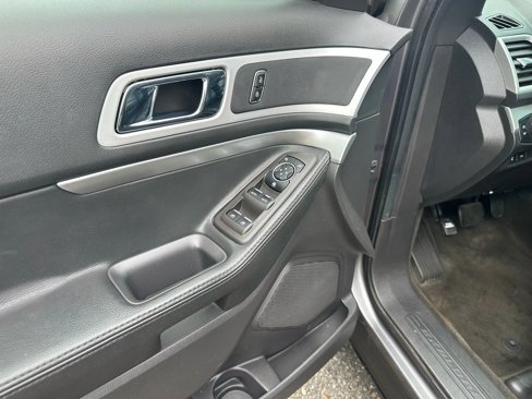 Used 2013 Ford Explorer XLT image 39