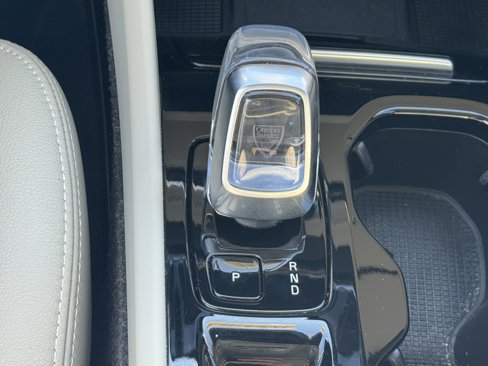 Certified 2024 Volvo XC40 B5 Plus image 27