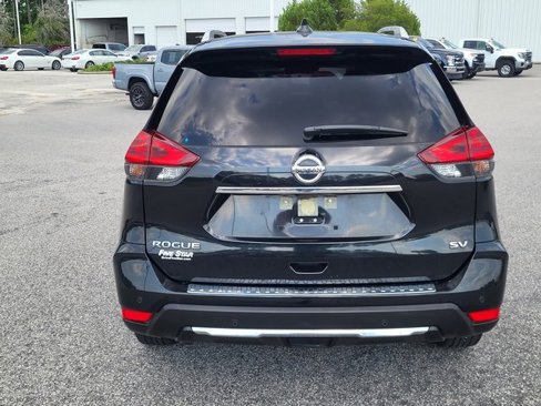 Used 2020 Nissan Rogue SV w/ Premium Package image 3