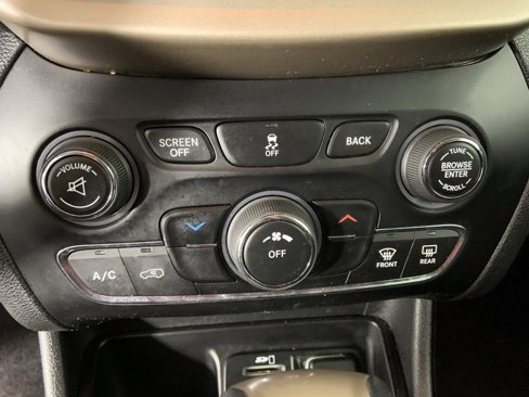 Used 2017 Jeep Cherokee Latitude w/ Safety/Convenience Group image 13