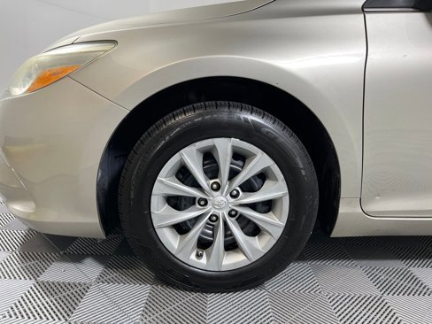 Used 2015 Toyota Camry LE image 8