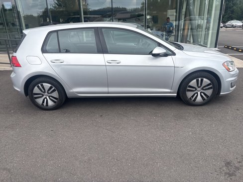 Used 2016 Volkswagen e-Golf SE image 5