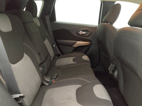 Used 2018 Jeep Cherokee Latitude image 19