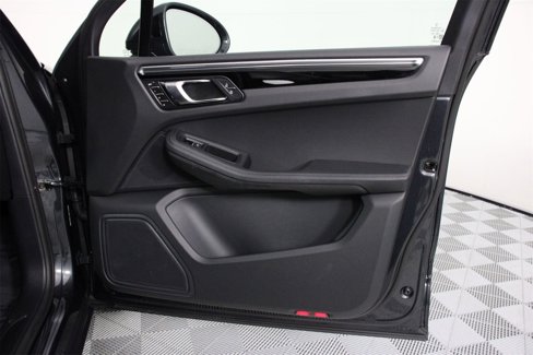 Certified 2025 Porsche Macan image 23