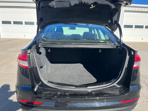 Used 2020 Ford Fusion SE image 9