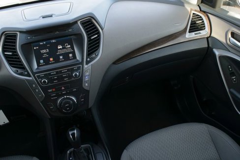 Used 2017 Hyundai Santa Fe SE image 23
