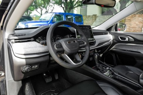 Used 2022 Jeep Compass Latitude image 25