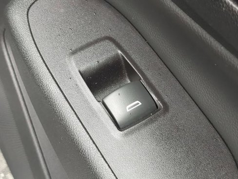 Used 2020 Chevrolet Equinox Premier image 37