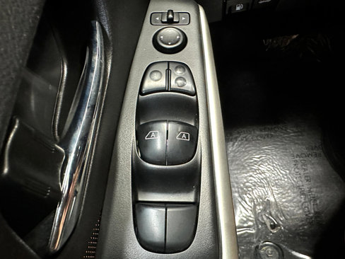 Used 2020 Nissan Kicks SR w/ Exterior Package image 29
