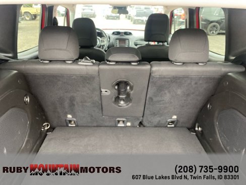 Used 2015 Jeep Renegade Latitude w/ Popular Equipment Group image 23
