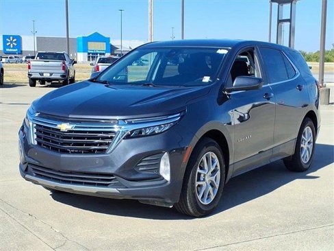 Used 2022 Chevrolet Equinox LT image 2