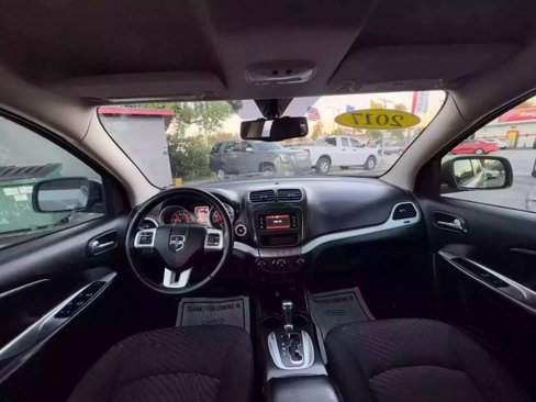 Used 2017 Dodge Journey SE w/ Flexible Seating Group image 28