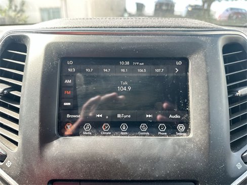 Used 2019 Jeep Cherokee Latitude Plus w/ Comfort/Convenience Group image 39