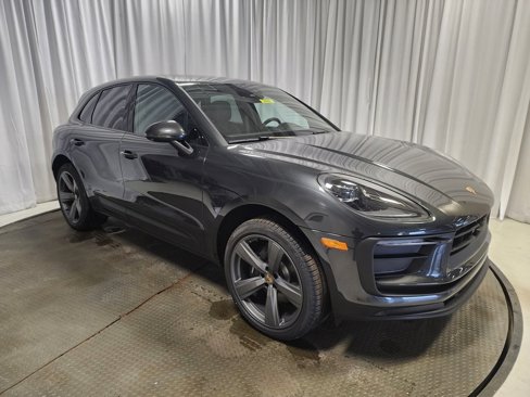 Used 2025 Porsche Macan image 9