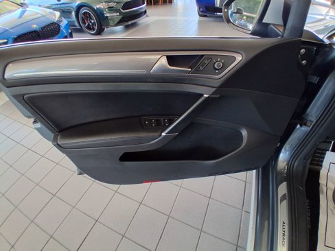 Used 2018 Volkswagen Golf Alltrack S image 13