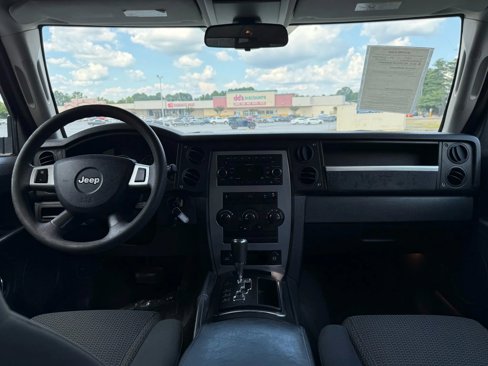 Used 2010 Jeep Commander Sport image 22