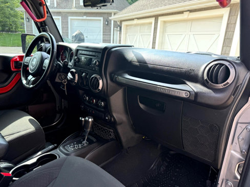 Used 2015 Jeep Wrangler Sport image 15