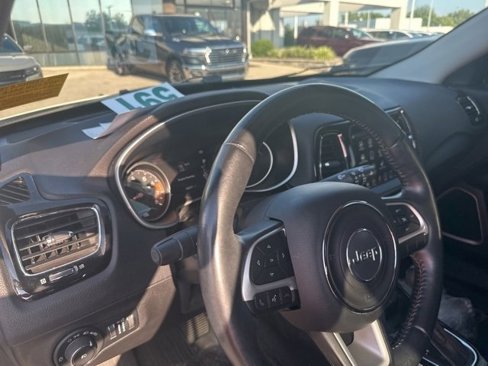 Used 2018 Jeep Compass Limited image 8
