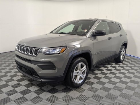 Used 2023 Jeep Compass Sport image 2