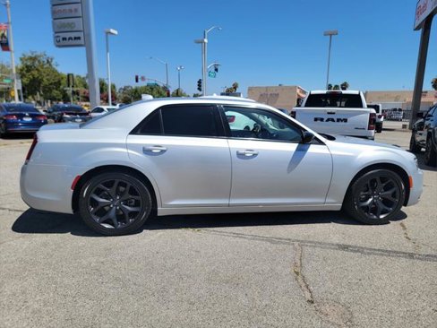 Certified 2022 Chrysler 300 Touring w/ Sport Appearance Package image 4