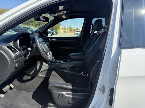 Used 2019 Jeep Grand Cherokee Altitude image 10