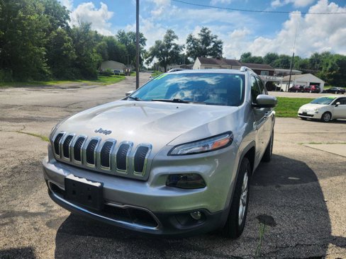 Used 2017 Jeep Cherokee Limited image 2