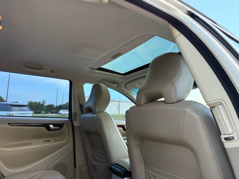 Used 2004 Volvo XC70 image 32