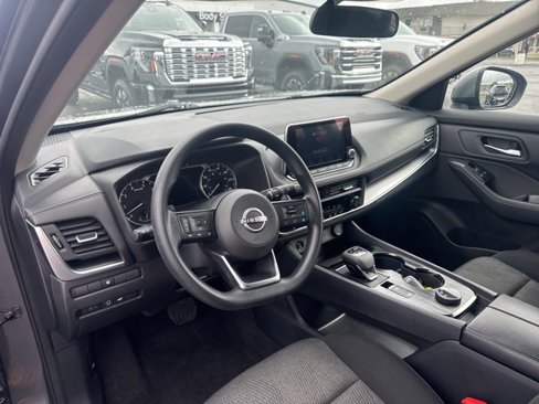 Used 2024 Nissan Rogue SV image 11