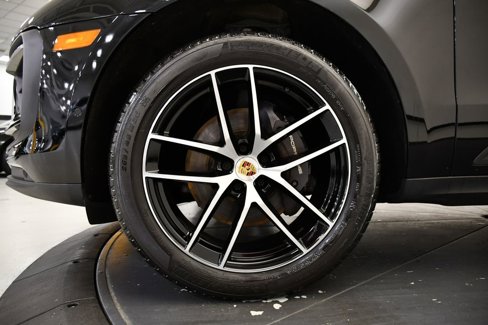 Certified 2023 Porsche Macan image 16