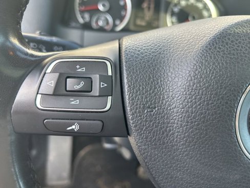 Used 2016 Volkswagen Tiguan SE image 18