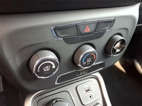Used 2017 Jeep Compass Latitude image 22