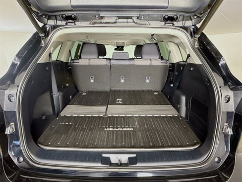 Used 2022 Toyota Highlander LE image 24