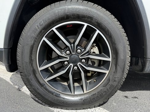 Used 2019 Jeep Grand Cherokee Trailhawk image 11