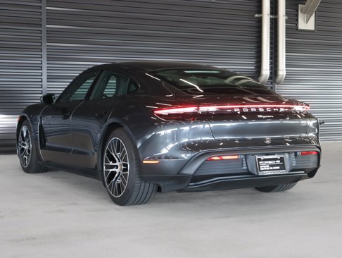 Used 2023 Porsche Taycan image 3