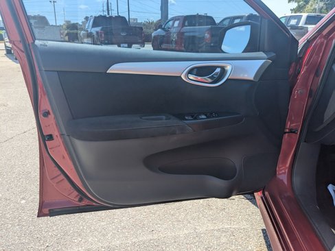 Used 2013 Nissan Sentra SR w/ Driver Pkg image 10
