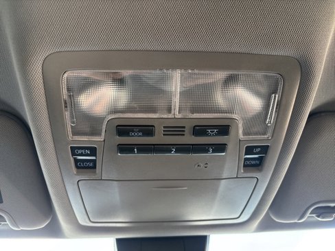 Used 2019 Toyota Highlander XLE image 22