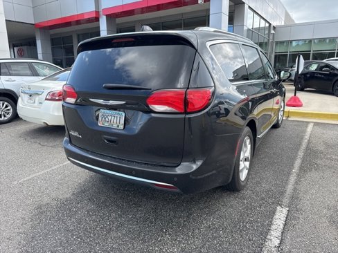Used 2018 Chrysler Pacifica Touring-L Plus w/ Advanced Safetytec Group image 4