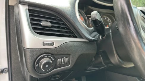 Used 2017 Jeep Cherokee Limited image 24