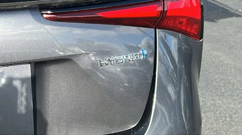 Used 2020 Toyota Prius LE image 11