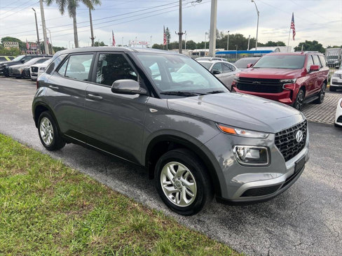 Used 2022 Hyundai Venue SE image 4