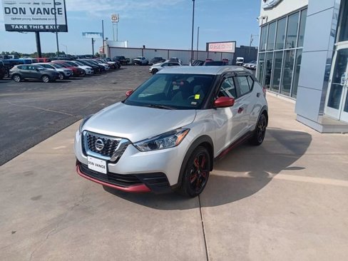 Used 2020 Nissan Kicks SV image 2
