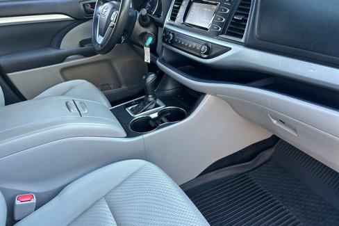 Used 2018 Toyota Highlander LE image 13