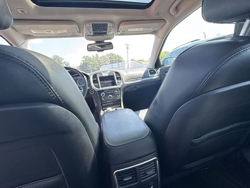 Used 2019 Chrysler 300 Limited image 19