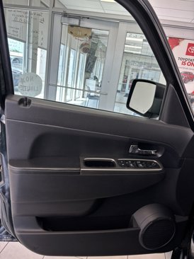 Used 2012 Jeep Liberty Limited Jet w/ Comfort/Convenience Group image 4