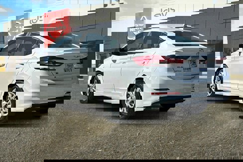 Used 2017 Hyundai Elantra SE image 7