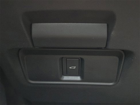 Certified 2025 Land Rover Discovery Sport Dynamic SE image 22